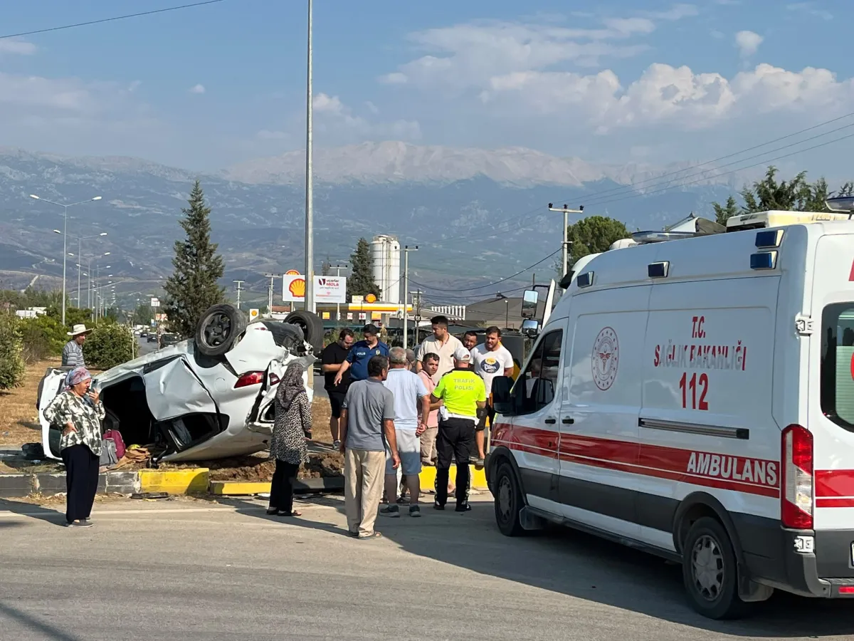 Fethiye-Antalya Yolunda Tır ile Otomobil Çarpıştı: 4 Yaralı