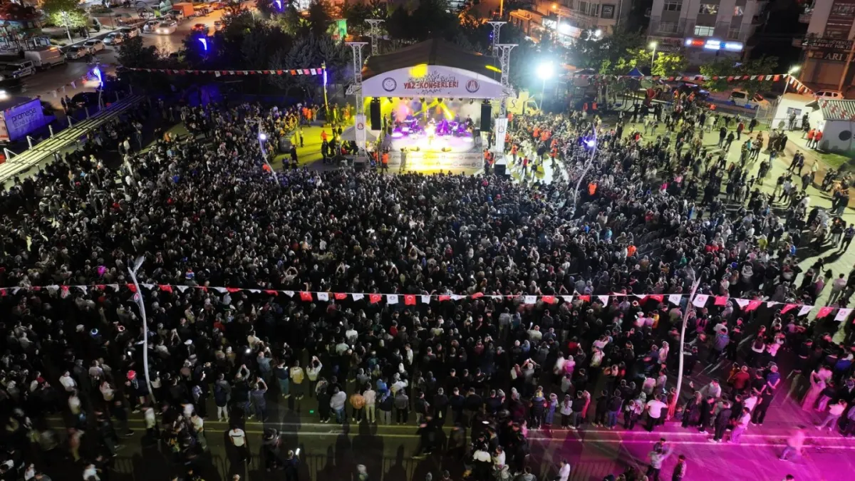 Sincan’da Hüseyin Kağıt Rüzgârı Esti