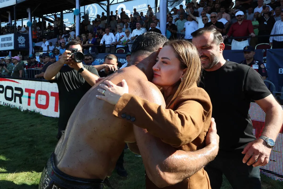Canlı İzle ! Başkan Vekili Büşra Özdemir’den Mustafa Taş’a final öncesi destek: “Şimdi sıra şampiyonlukta”