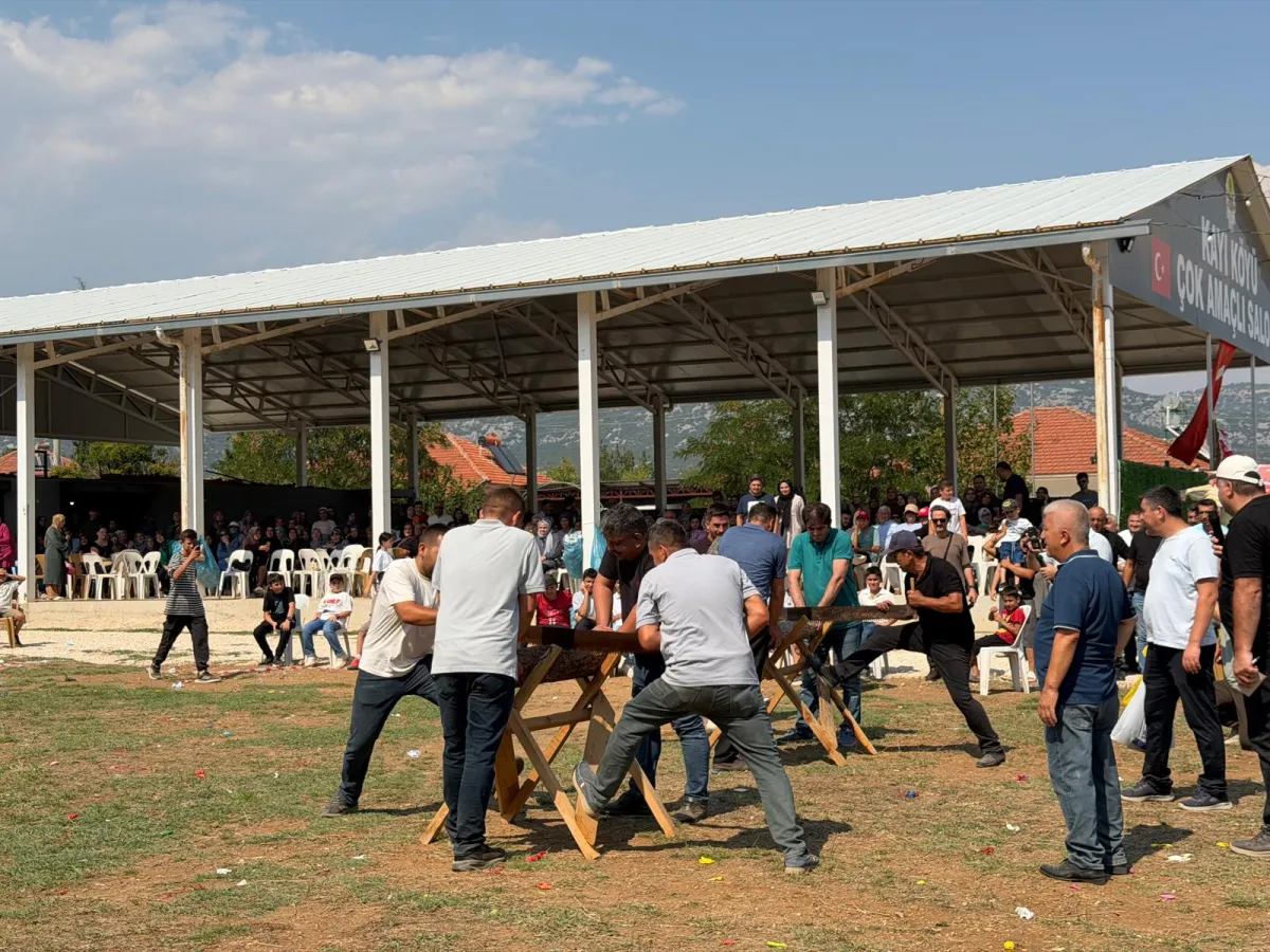 Kayı Köyü’nde Gelenek Bozulmadı 20. İncir ve Kültür Festivali’ne Yoğun İlgi