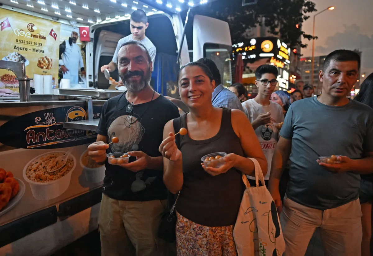 Antalya’da Mevlit Kandili Bereketi: 19 İlçede Lokma ve Kandil Simidi İkramı