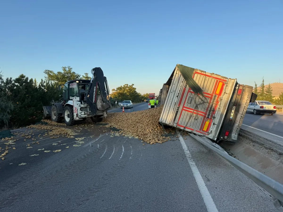 Afyonkarahisar Çay,Sandıklı,Emirdağ ve Dinar'da 5 ayrı kaza 2 Ölü 13 yaralı