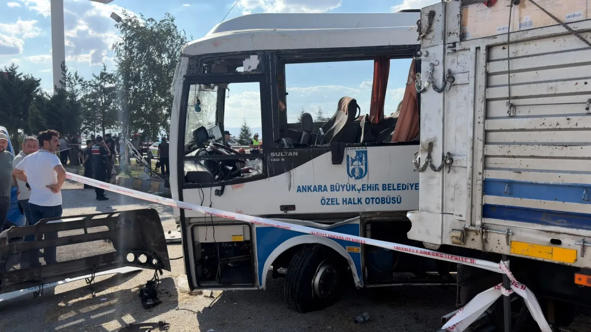 Ankara’da Feci kaza Halk Otobüsü ile hafriyat kamyonu çarpıştı: 2 ölü, 25 yaralı
