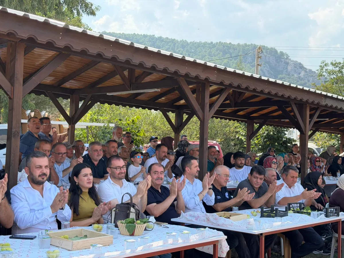Kayı Köyü’nde Gelenek Bozulmadı 20. İncir ve Kültür Festivali’ne Yoğun İlgi