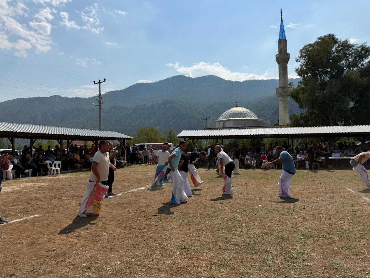 Kayı Köyü’nde Gelenek Bozulmadı 20. İncir ve Kültür Festivali’ne Yoğun İlgi