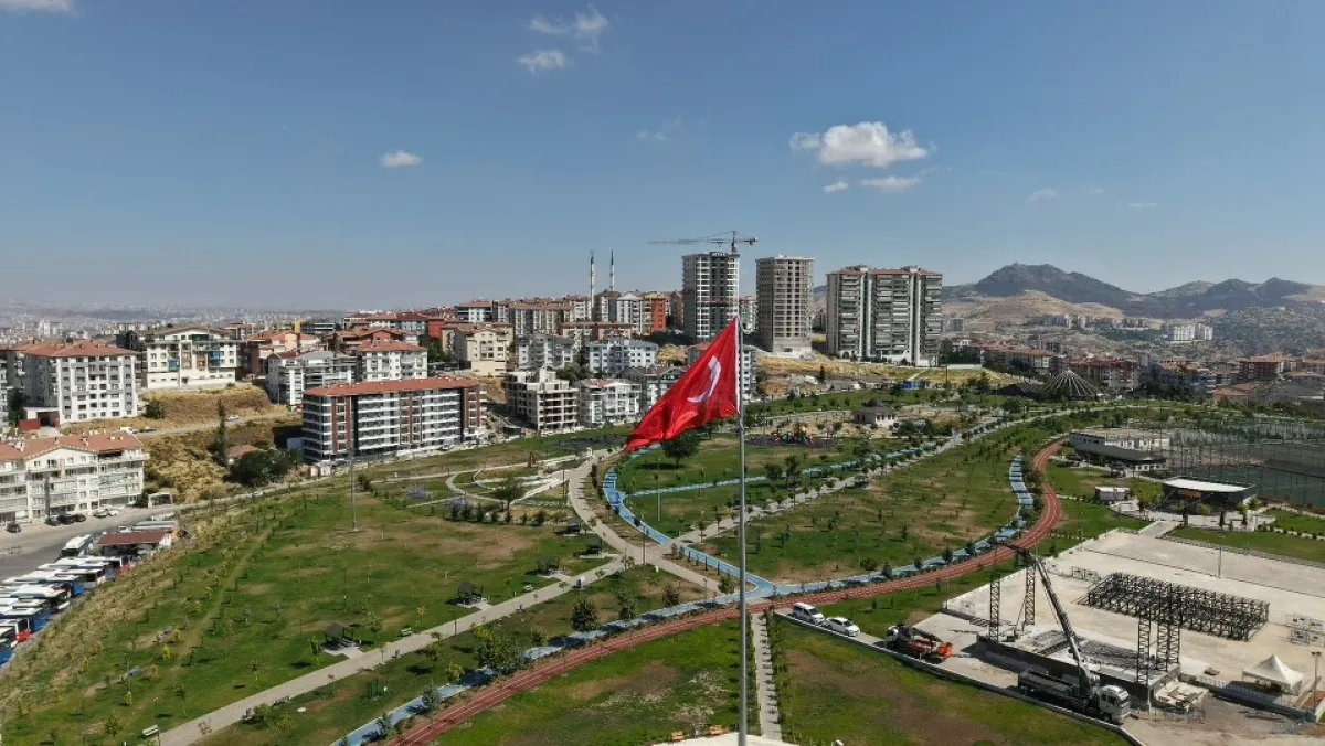 Ankara, Mamak’ta 52 Metrelik Bayrak Anıtı İlçe’nin Yeni Simgelerinden Biri Oldu