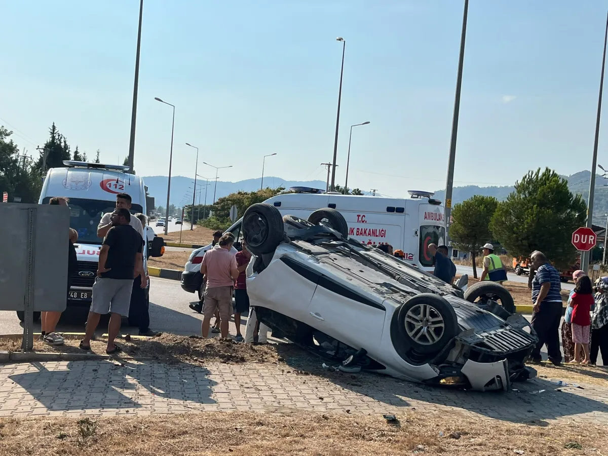 Fethiye-Antalya Yolunda Tır ile Otomobil Çarpıştı: 4 Yaralı