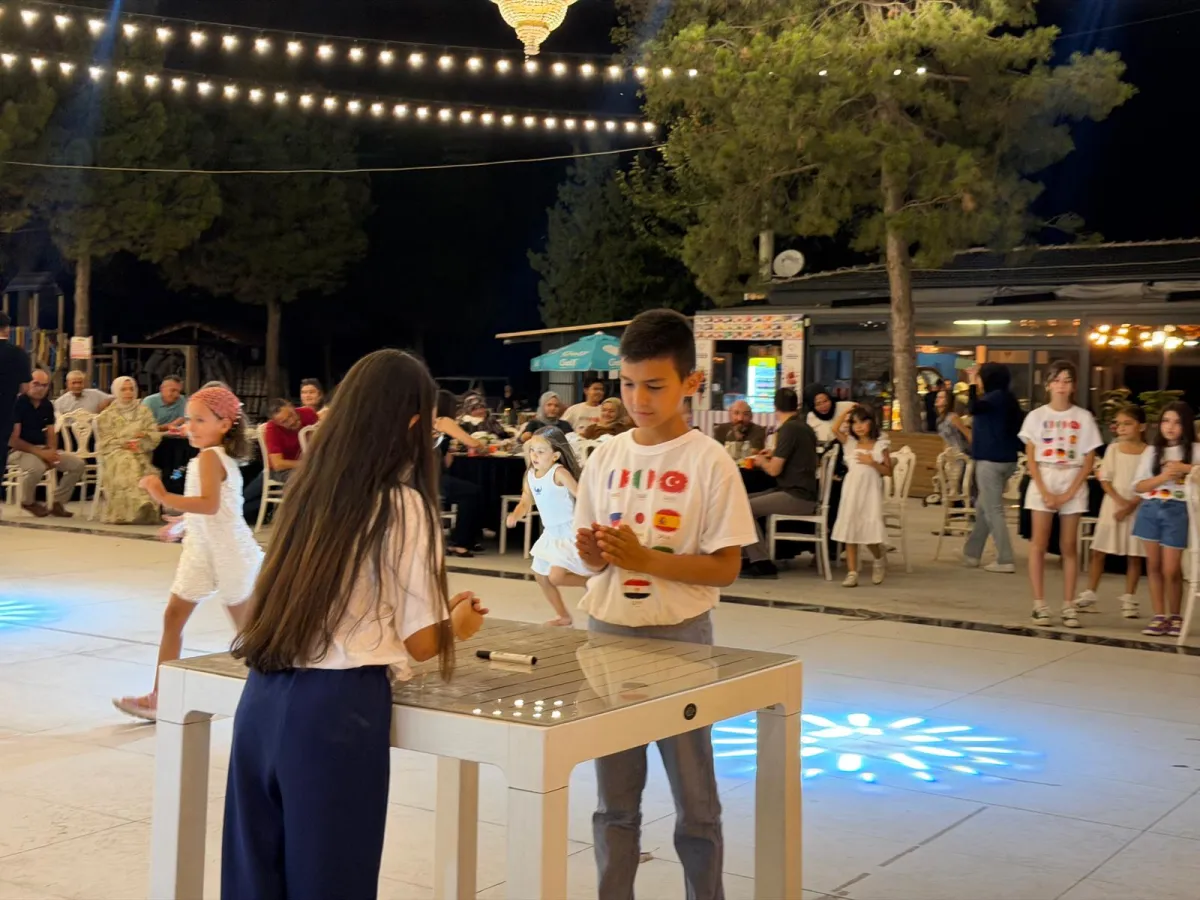 Bucak’ta yabancı dil eğitimine yeni bir soluk SKY English Academy yaz kursunu tamamladı, yeni döneme hazırlanıyor