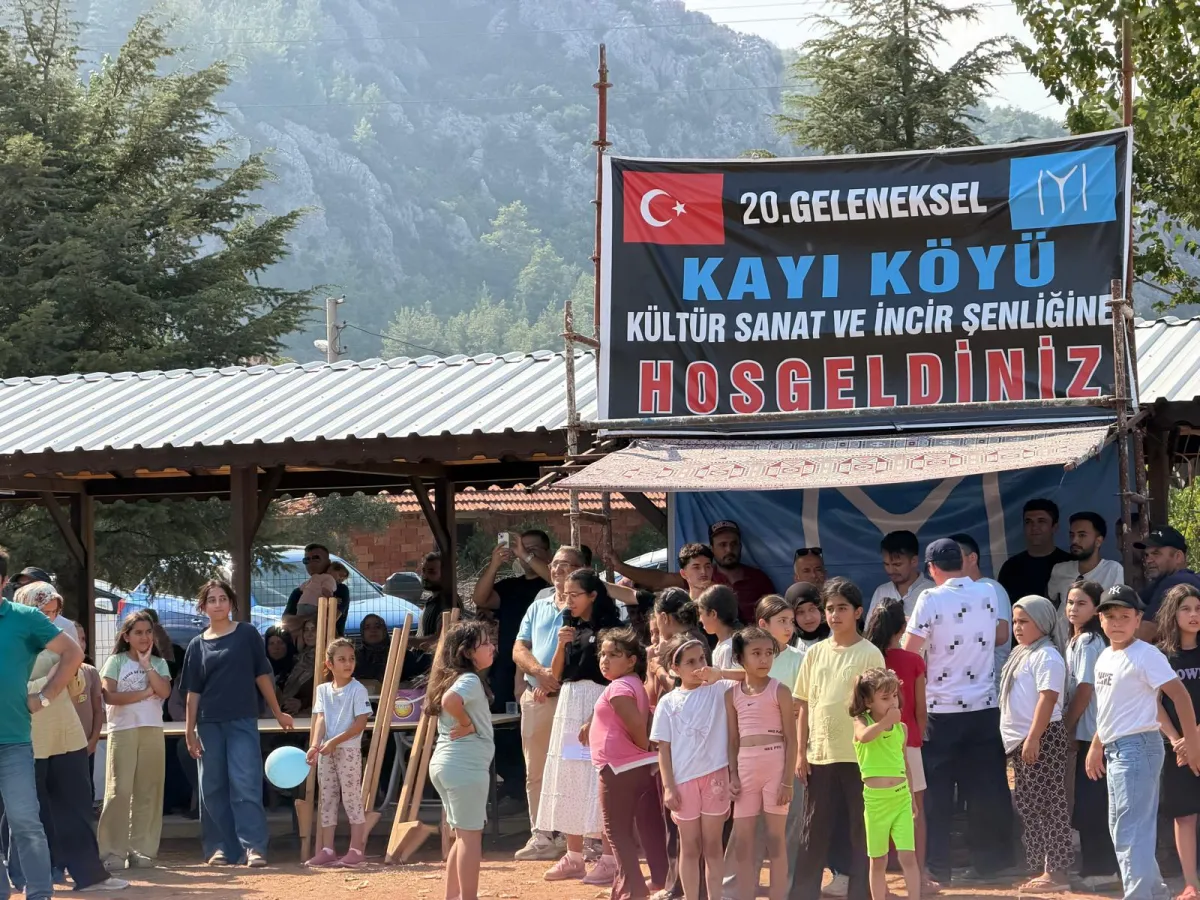 Kayı Köyü’nde Gelenek Bozulmadı 20. İncir ve Kültür Festivali’ne Yoğun İlgi