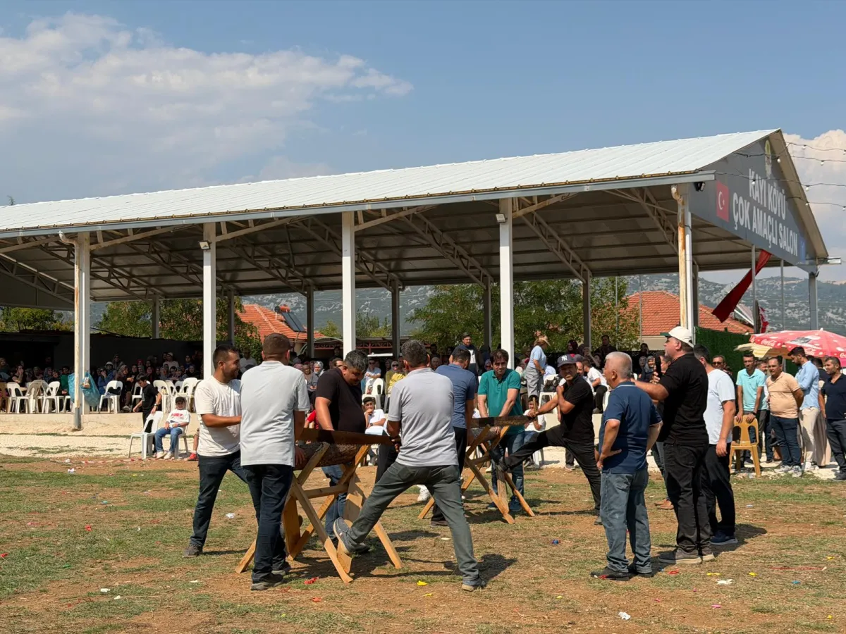 Kayı Köyü’nde Gelenek Bozulmadı 20. İncir ve Kültür Festivali’ne Yoğun İlgi