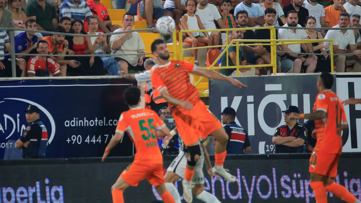 Alanyaspor 1-0 Beşiktaş: Siyah-Beyazlılar Deplasmanda Yıkıldı