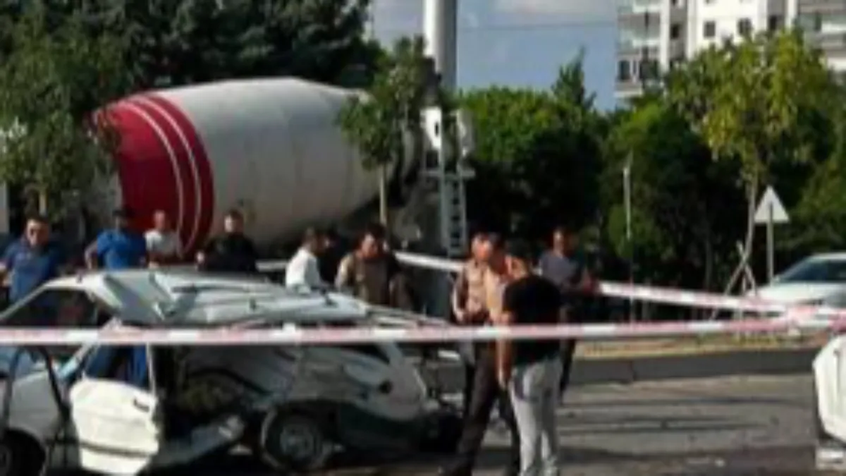 Ankara'da Yan Çarpan Otomobil Dehşet Saçtı: 1 Ölü, 2 Yaralı