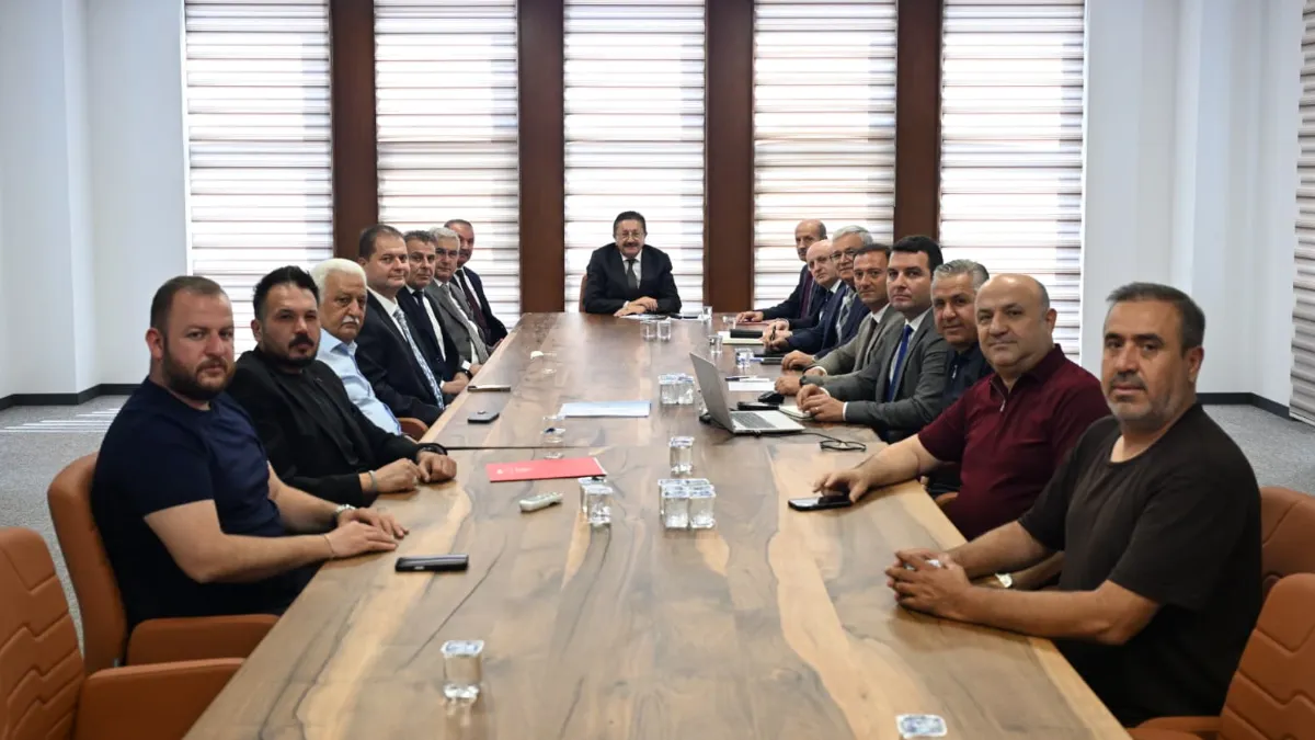 Başkan Tiryaki’den Siteler Esnafına Çağrı: “Endüstriyel Atıkları Toplamak Belediyenin Görevi Değil”
