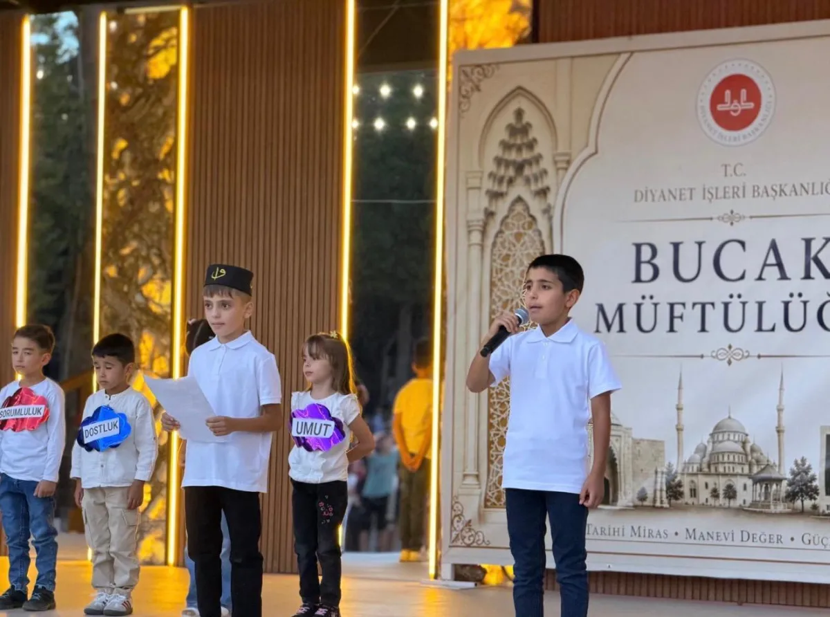 Bucak’ta Yaz Kur’an Kurslarına renkli kapanış