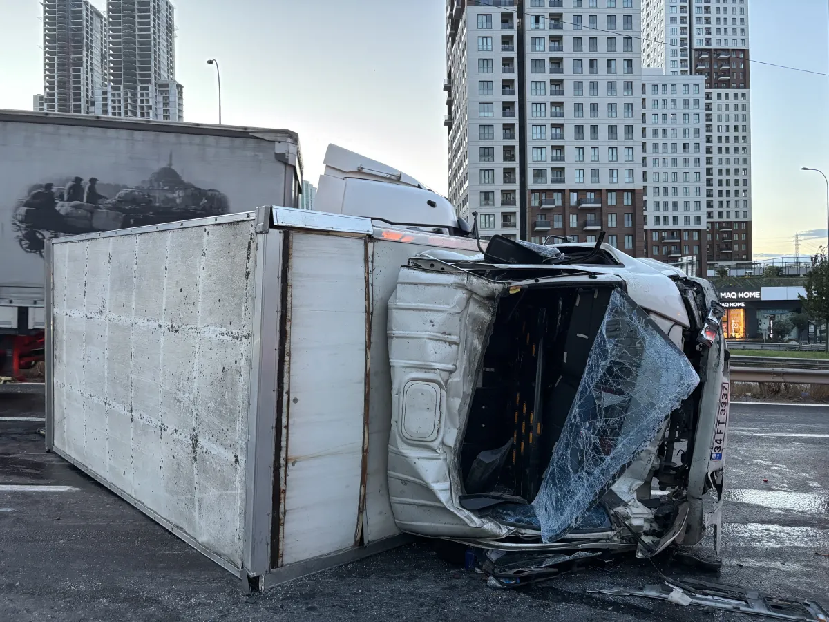 İstanbul Esenyurt’ta 11 Araç Birbirine Girdi: 2’si Ağır 6 Yaralı