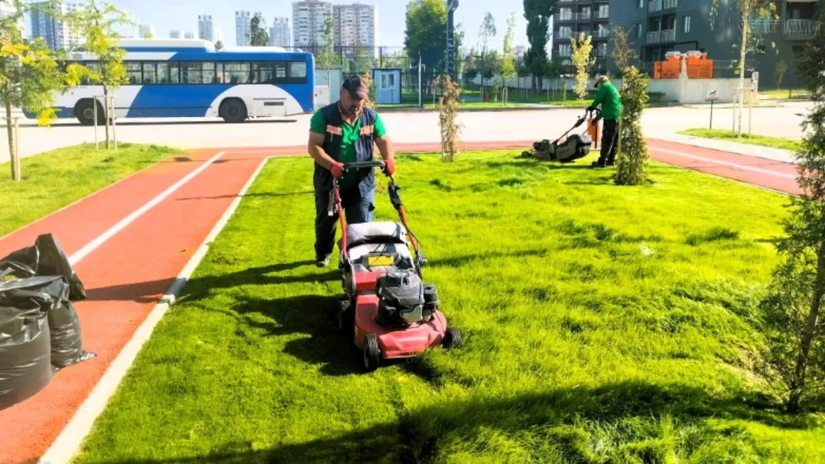 Etimesgut’ta Park ve Yeşil Alanlarda Bakım Çalışmaları Sürüyor