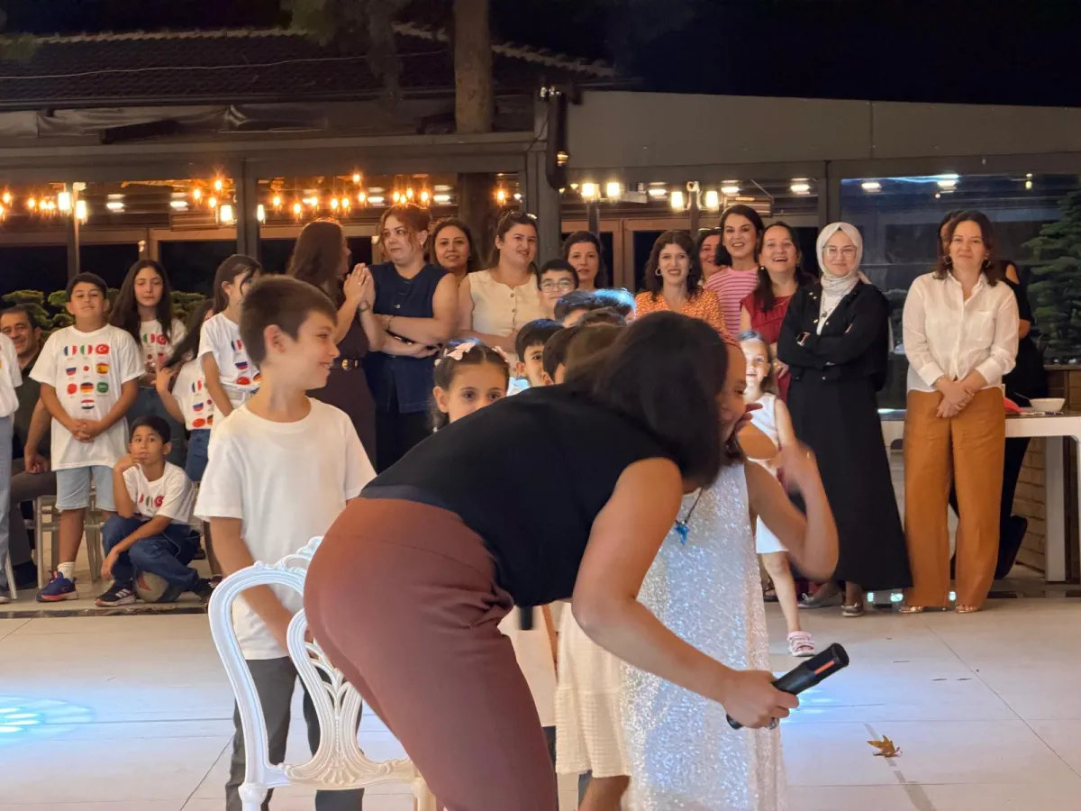 Bucak’ta yabancı dil eğitimine yeni bir soluk SKY English Academy yaz kursunu tamamladı, yeni döneme hazırlanıyor