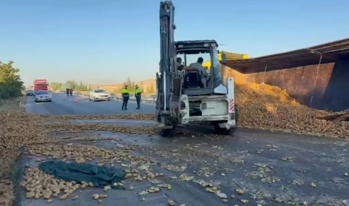 Afyonkarahisar Çay,Sandıklı,Emirdağ ve Dinar'da 5 ayrı kaza 2 Ölü 13 yaralı