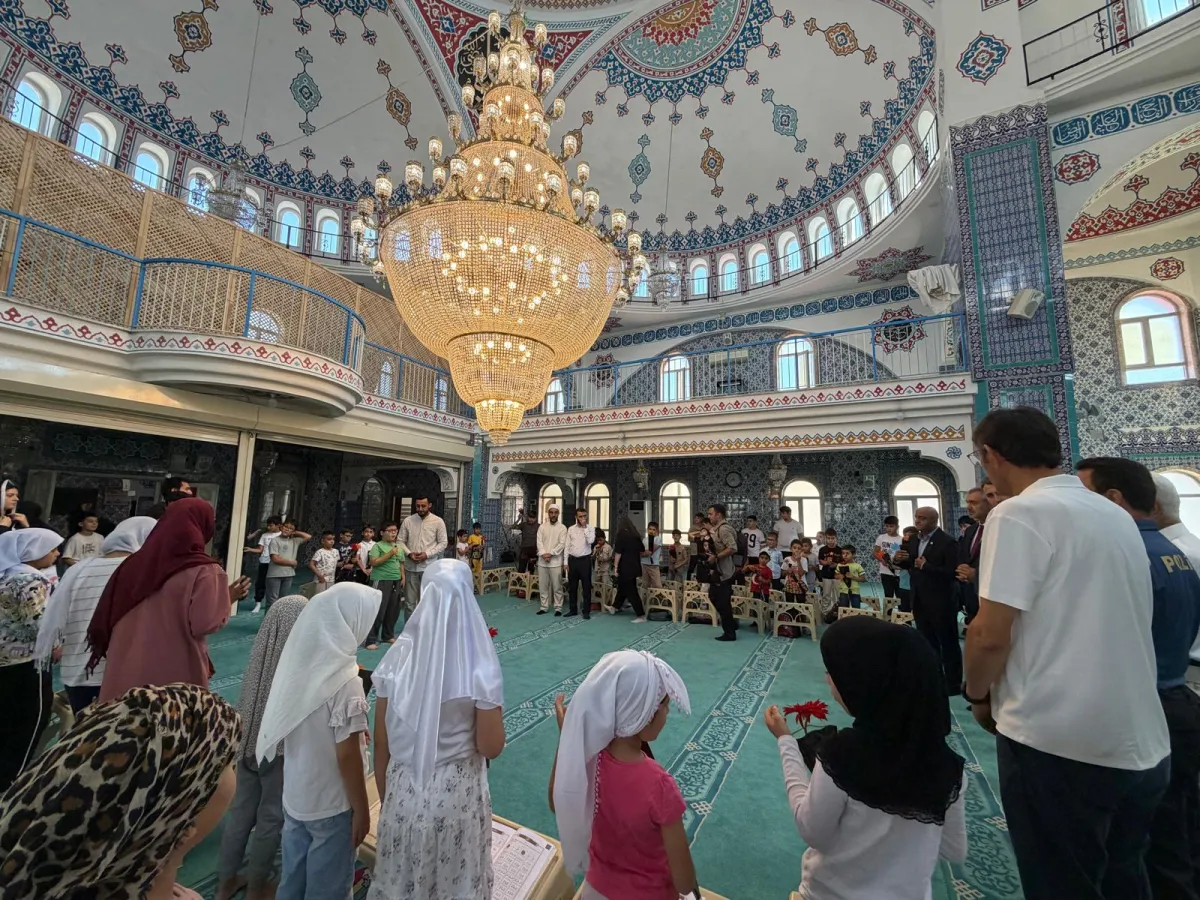 Miniklerin pide daveti karşılıksız kalmadı Vali Bilgihan Bucak’ta öğrencilerle buluştu