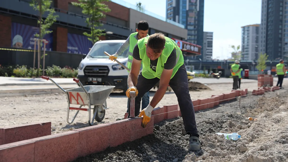 Keçiören’de Fen İşleri Ekiplerinden Dört Bir Yanda Yol ve Çevre Düzenlemesi