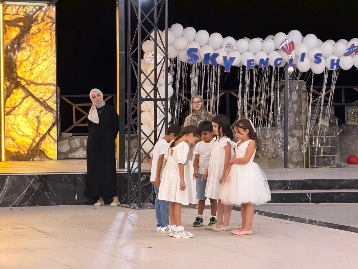 Bucak’ta yabancı dil eğitimine yeni bir soluk SKY English Academy yaz kursunu tamamladı, yeni döneme hazırlanıyor