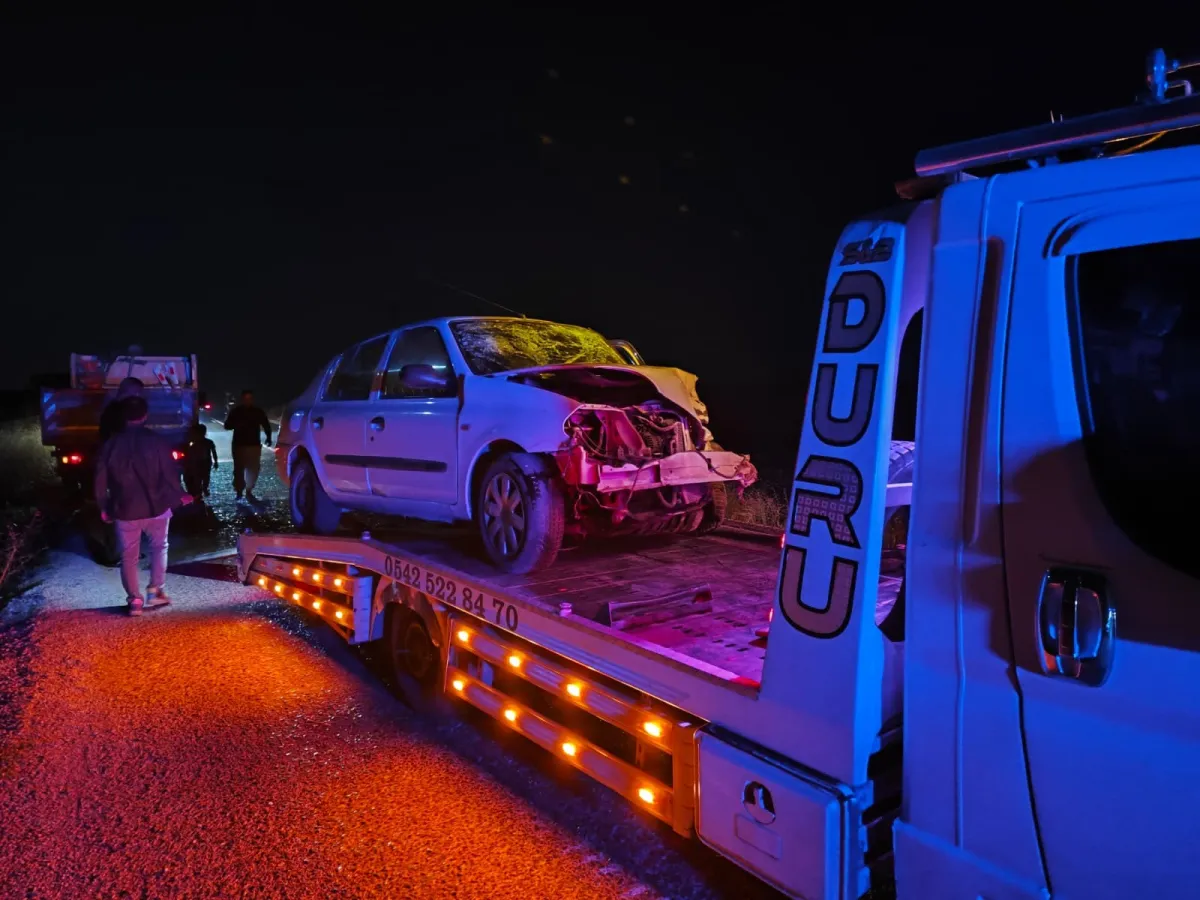 Yalvaç-Şarkikaraağaç Yolunda İki Otomobil Çarpıştı: 3 Yaralı