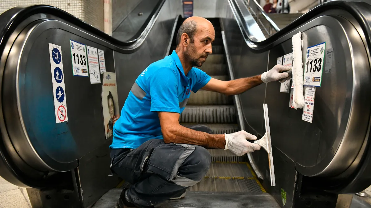 Metro ve ANKARAY’da Gece Boyunca Hijyen Mesaisi