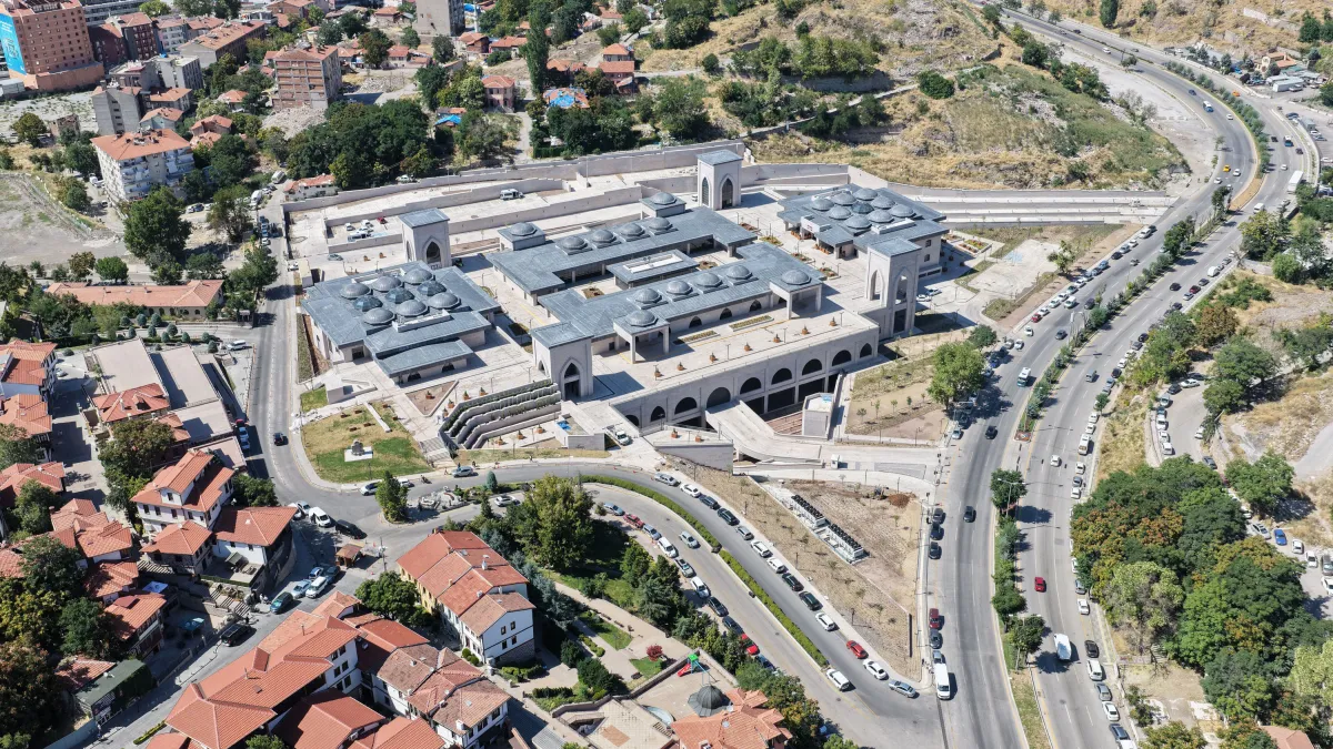Ulus’ta Dolmuşlar Yeni ve Modern Duraklarına Kavuşuyor