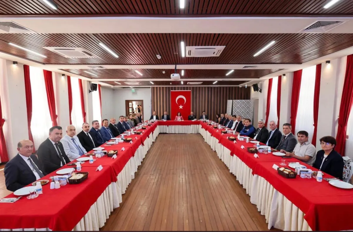 Burdur’dan Mehmet Balcı’ya veda Vali Bilgihan’dan hizmet plaketi