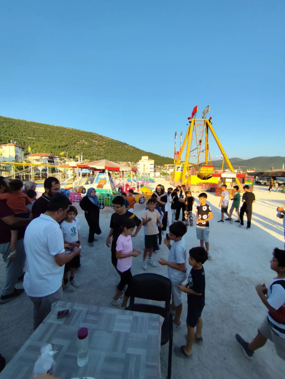 Alaattin Mahallesi Muhtarı İsmail Tuncer’den Kur’an Kursu öğrencilerine lunapark sürprizi