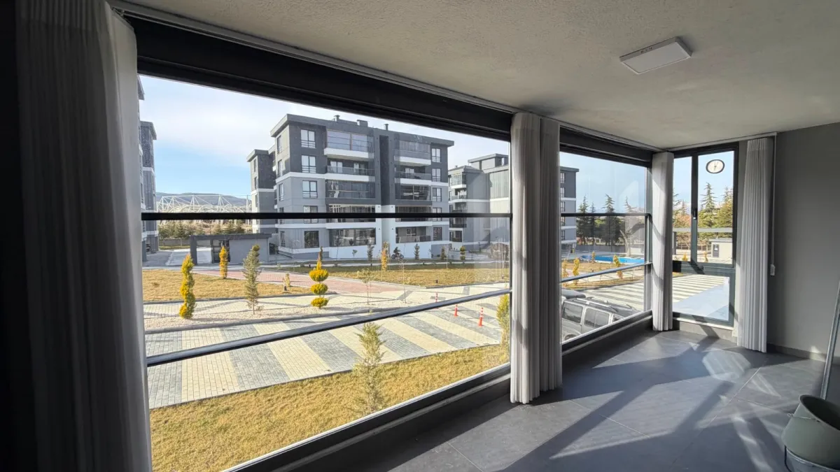Bucak’ta Yapılara Modern Dokunuş: Doğa Cephe Cam Sistemleri