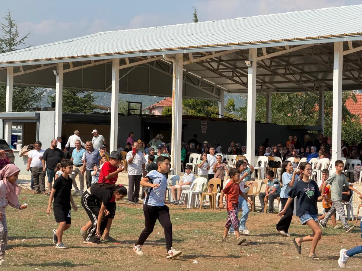 Kayı Köyü’nde Gelenek Bozulmadı 20. İncir ve Kültür Festivali’ne Yoğun İlgi