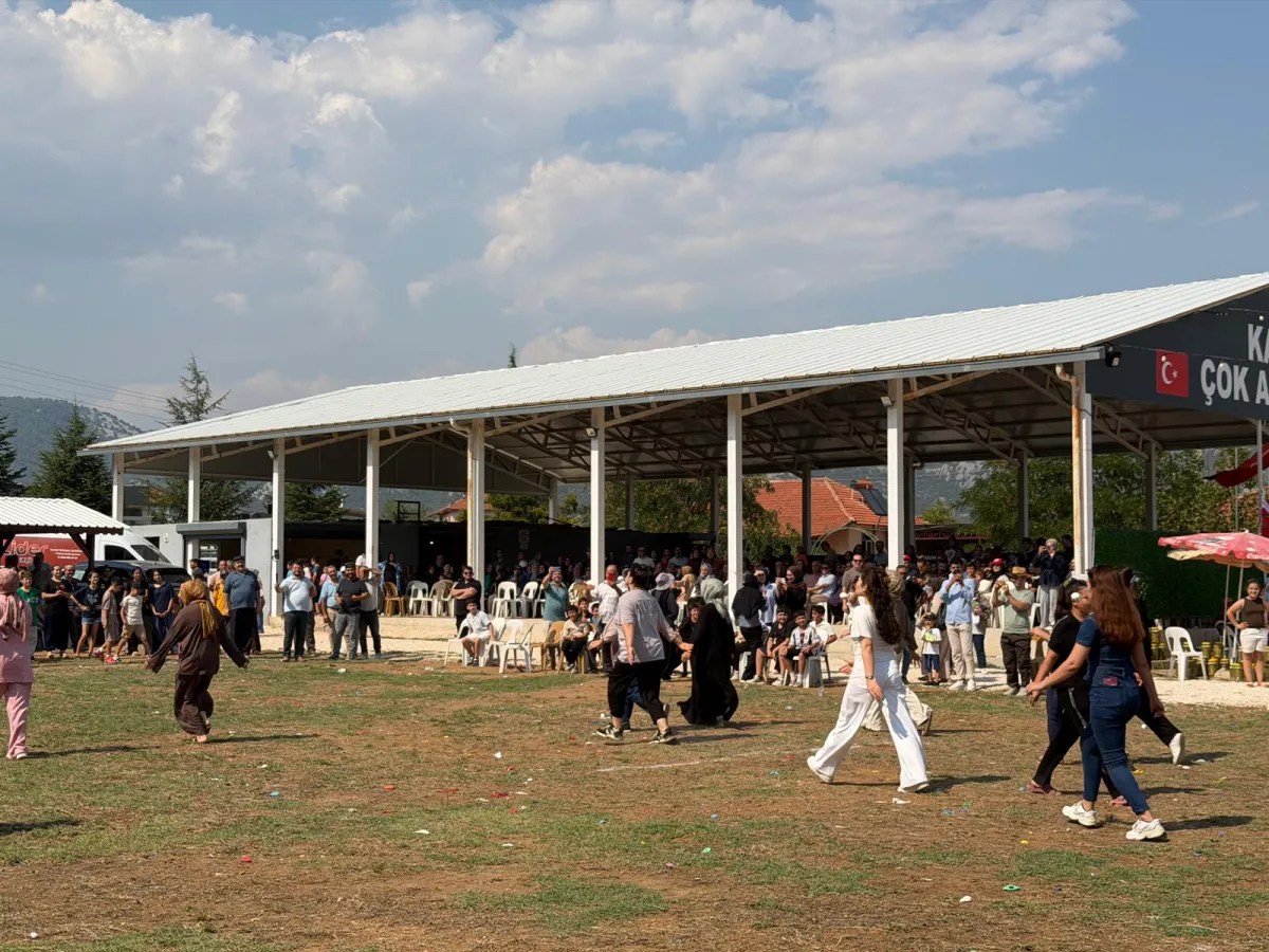 Kayı Köyü’nde Gelenek Bozulmadı 20. İncir ve Kültür Festivali’ne Yoğun İlgi