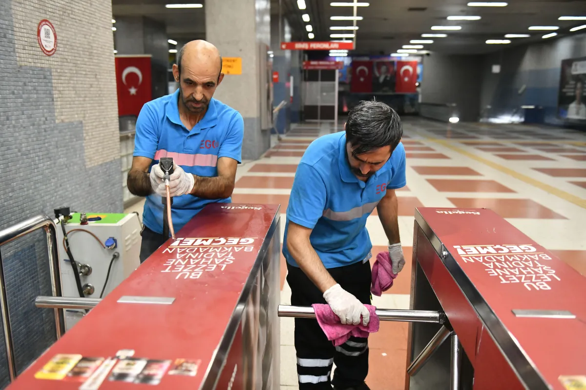 Metro ve ANKARAY’da Gece Boyunca Hijyen Mesaisi