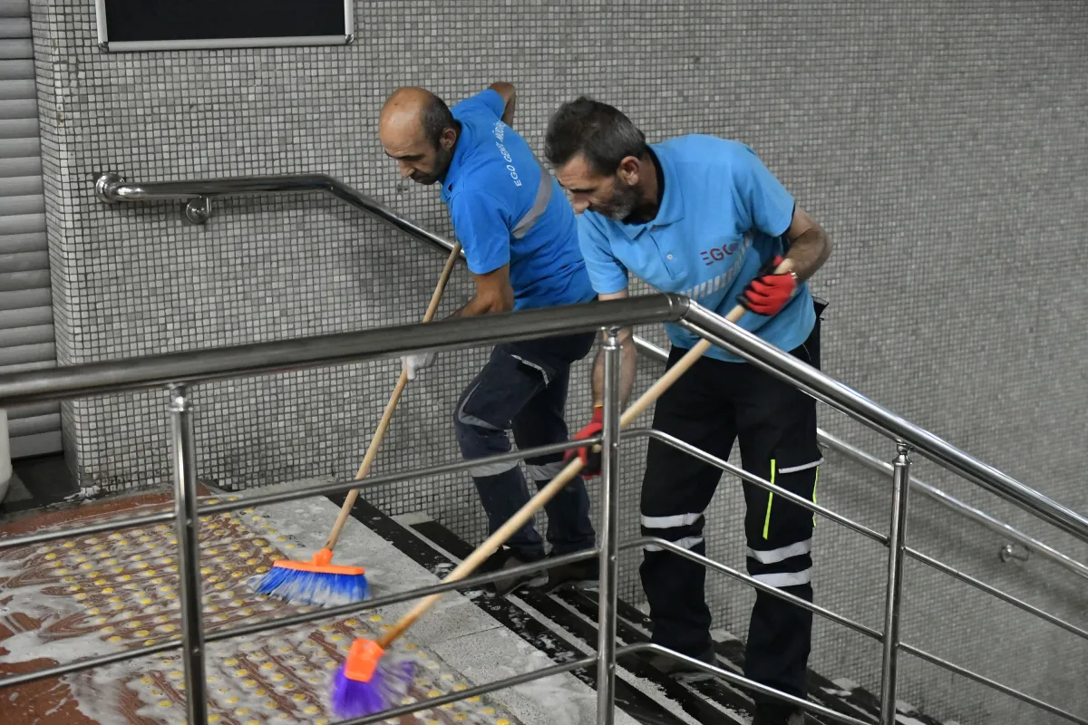 Metro ve ANKARAY’da Gece Boyunca Hijyen Mesaisi