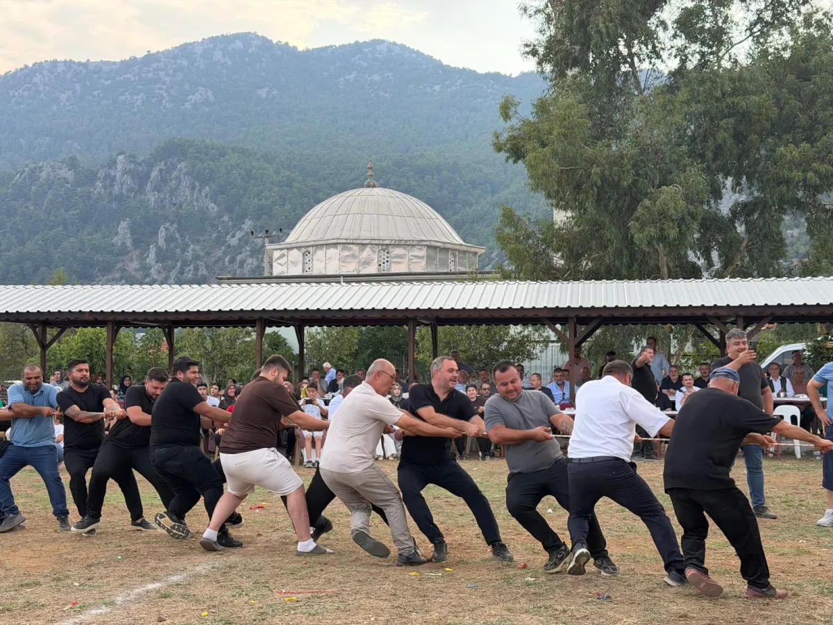 Kayı Köyü’nde Gelenek Bozulmadı 20. İncir ve Kültür Festivali’ne Yoğun İlgi