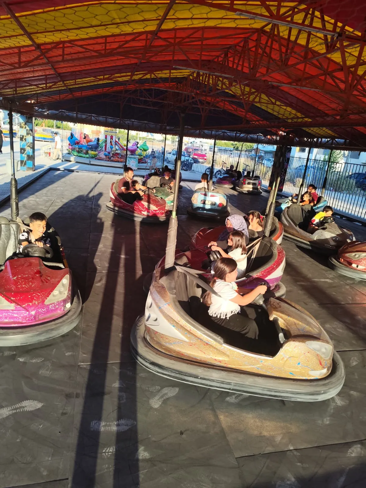 Alaattin Mahallesi Muhtarı İsmail Tuncer’den Kur’an Kursu öğrencilerine lunapark sürprizi