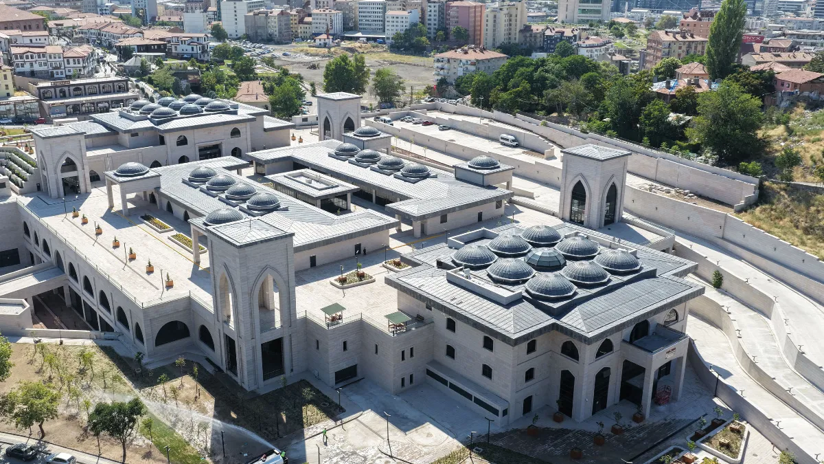 Ulus’ta Dolmuşlar Yeni ve Modern Duraklarına Kavuşuyor