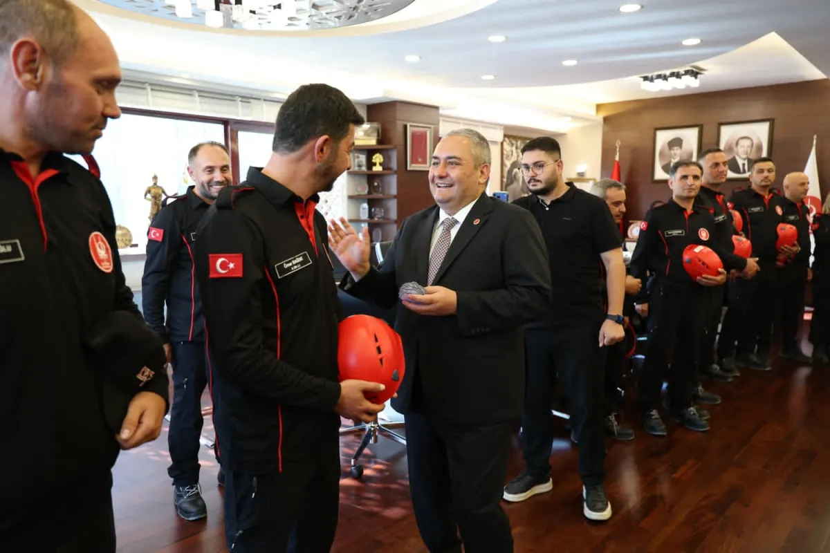 Ankara, KEÇ-TİM Arama ve Kurtarma Ekibi’ne cni Başkan Özarslan Takdim Etti