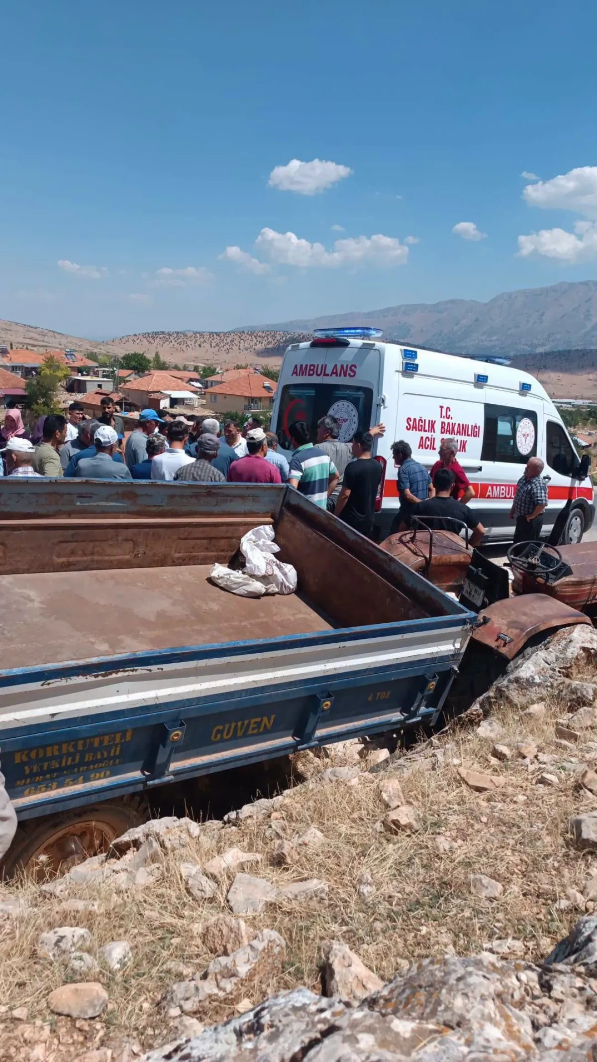 Korkuteli’nde Feci Kaza! Tırın Çarptığı Traktörün Sürücüsü Hayatını Kaybetti