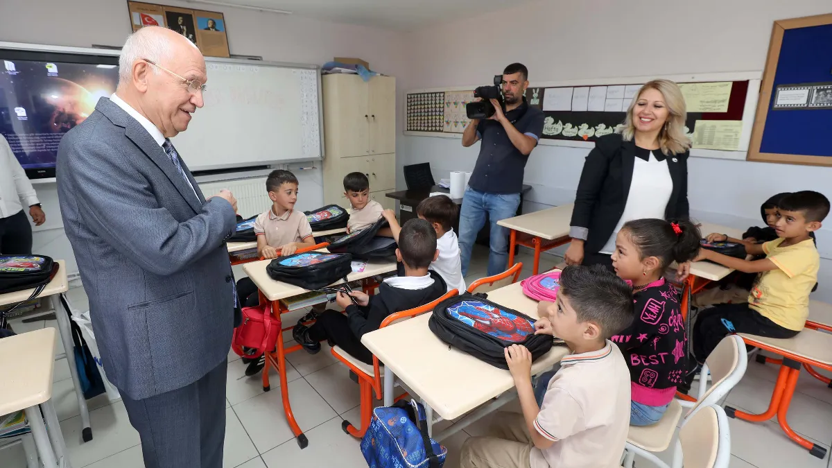 Yenimahalle Belediyesi’nden Öğrencilere Kırtasiye Desteği