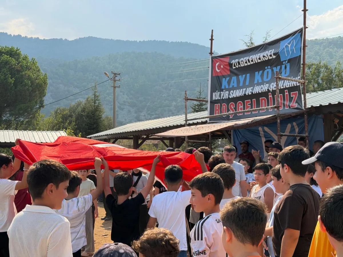 Kayı Köyü’nde Gelenek Bozulmadı 20. İncir ve Kültür Festivali’ne Yoğun İlgi