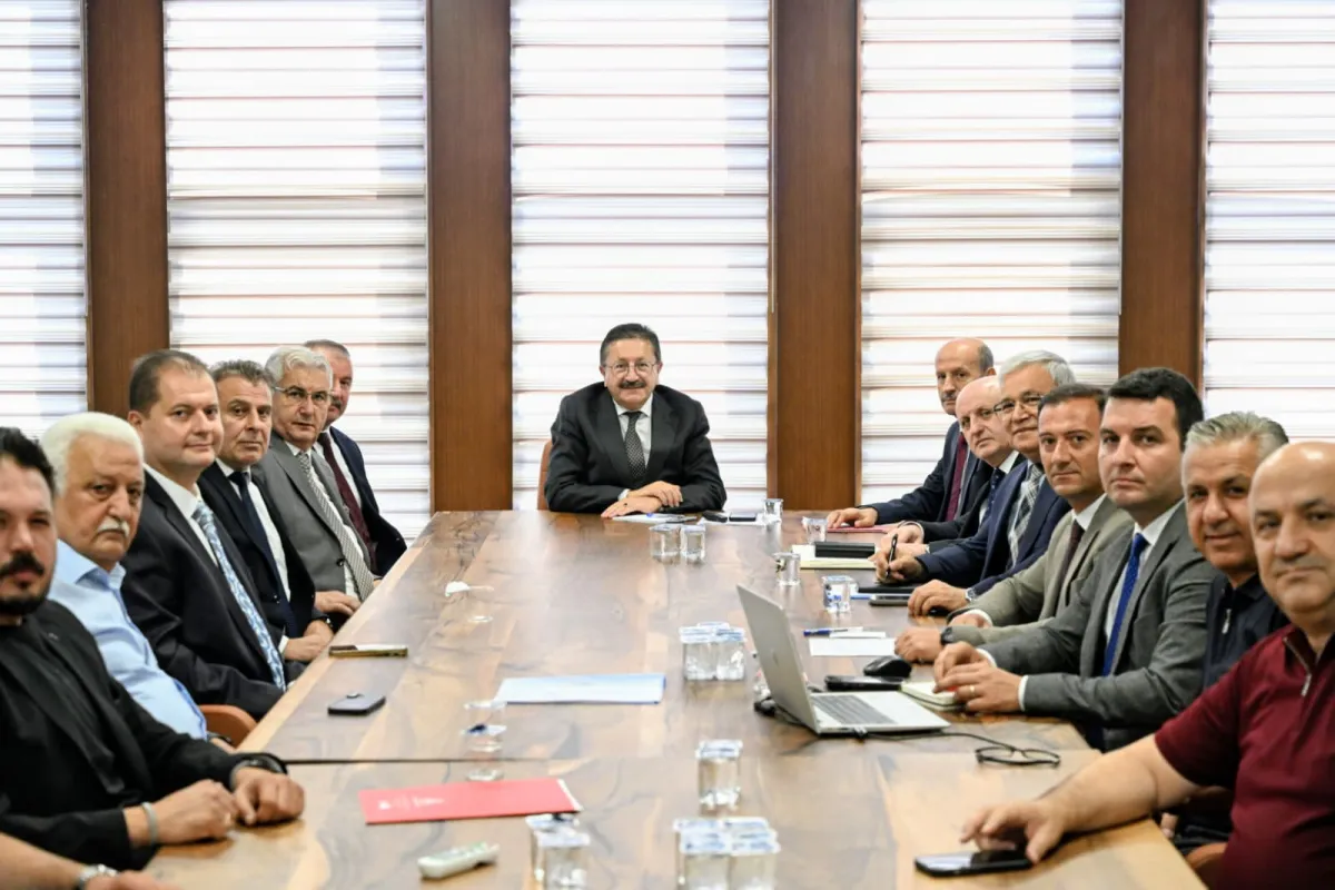 Başkan Tiryaki’den Siteler Esnafına Çağrı: “Endüstriyel Atıkları Toplamak Belediyenin Görevi Değil”
