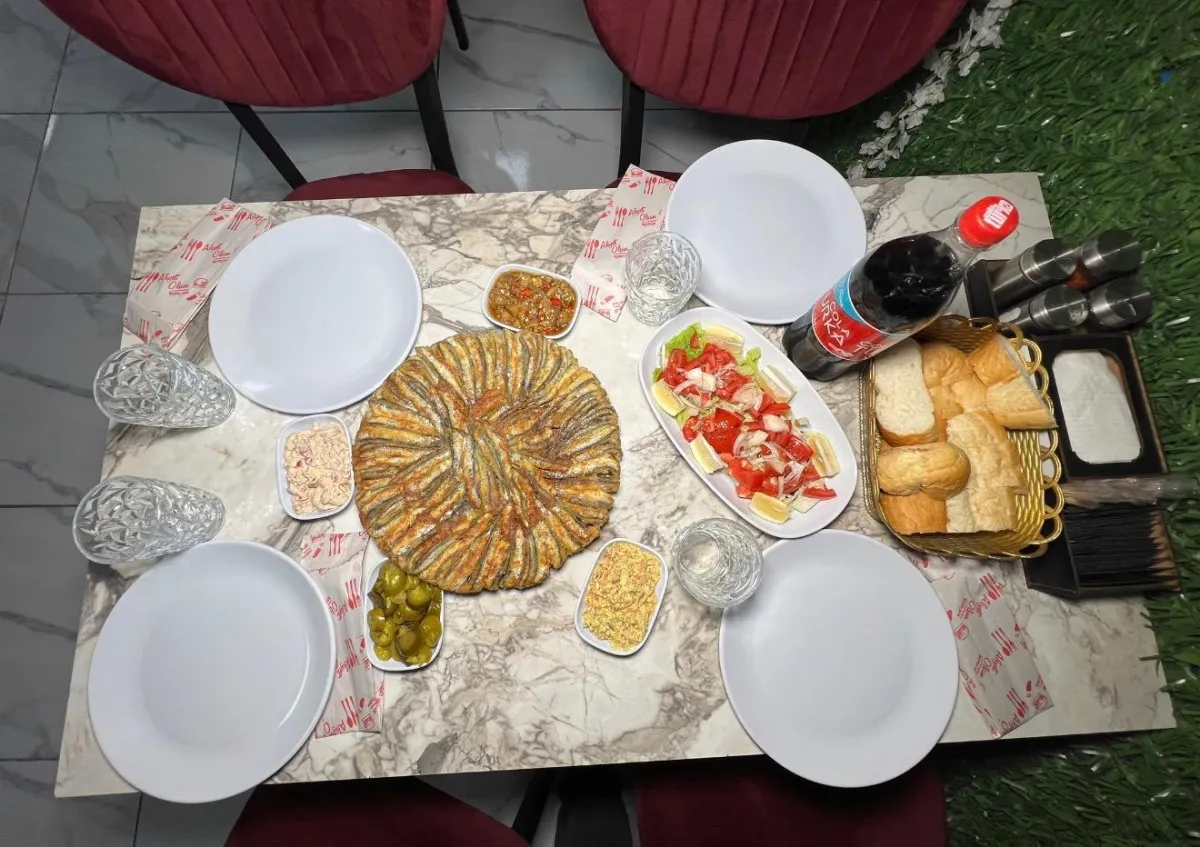 Bucak’ta Balıkseverlere Müjde! 1 Kilo hamsi, salata, meze çeşitleri ve 1 Litre içecek sadece 600 TL