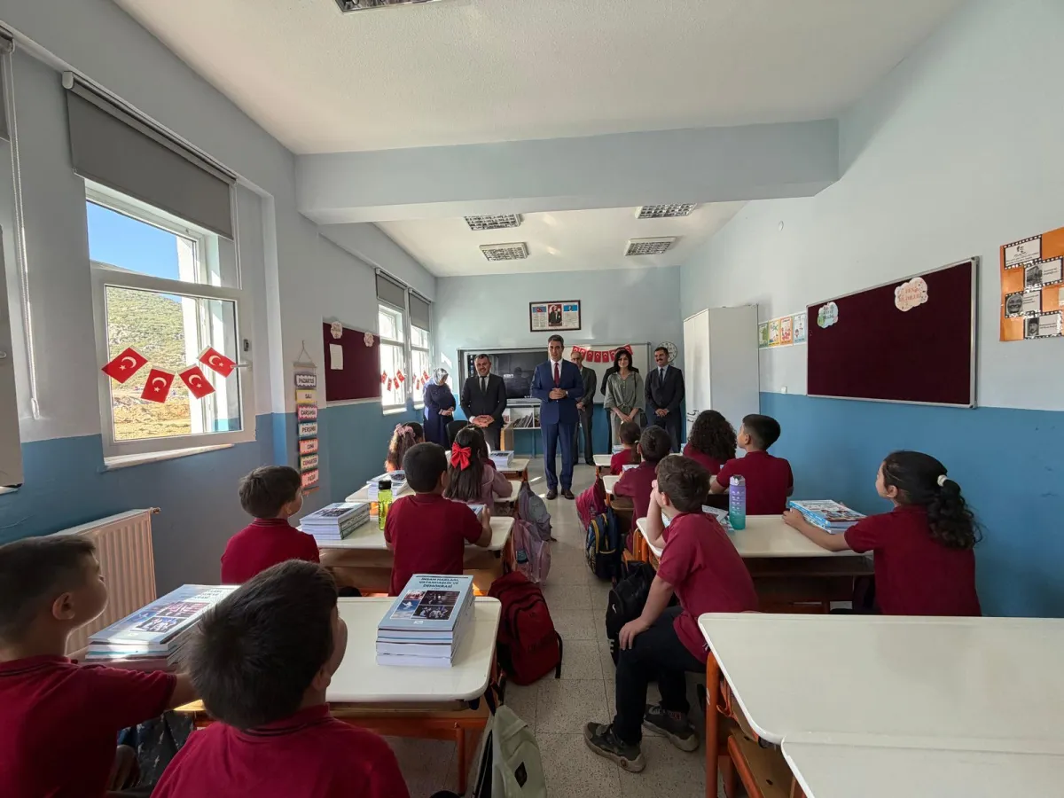 Bucak’ta ilk ders zili çaldı! 12 Bin 786 öğrenci dersbaşı yaptı