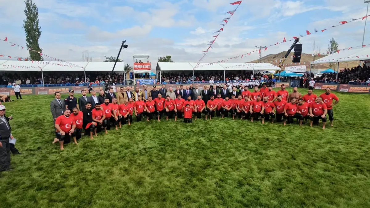 2026 Çorum Sungurlu’da Dev Final! Ali Gürbüz’ü Yenen Mehmet Yeşil Yeşil Başpehlivan Oldu