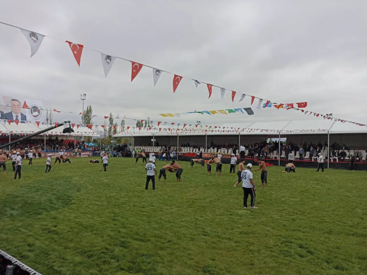 2026 Çorum Sungurlu’da Dev Final! Ali Gürbüz’ü Yenen Mehmet Yeşil Yeşil Başpehlivan Oldu