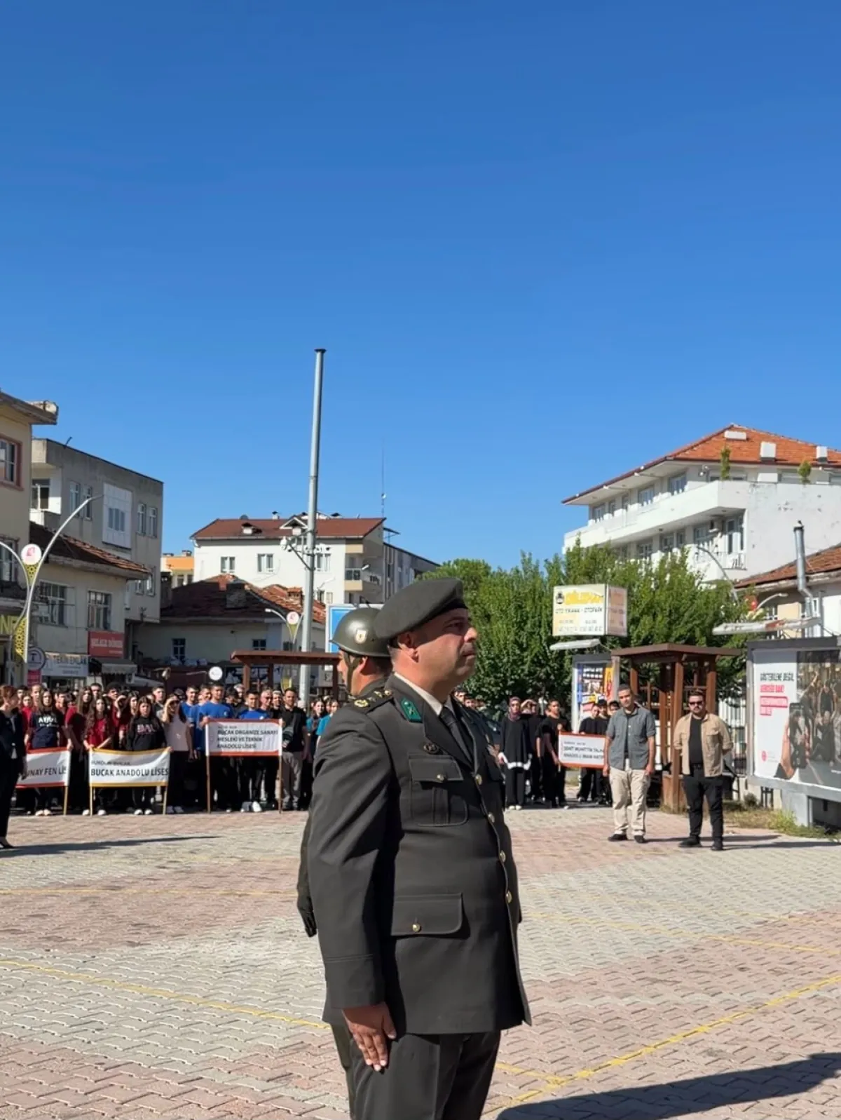 Bucak’ta Gaziler Günü’nde Atatürk Anıtı’na çelenk sunuldu