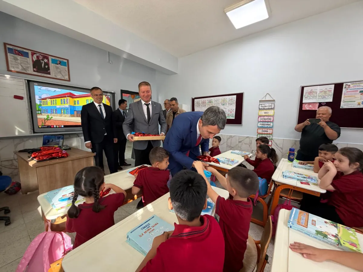 Bucak’ta ilk ders zili çaldı! 12 Bin 786 öğrenci dersbaşı yaptı