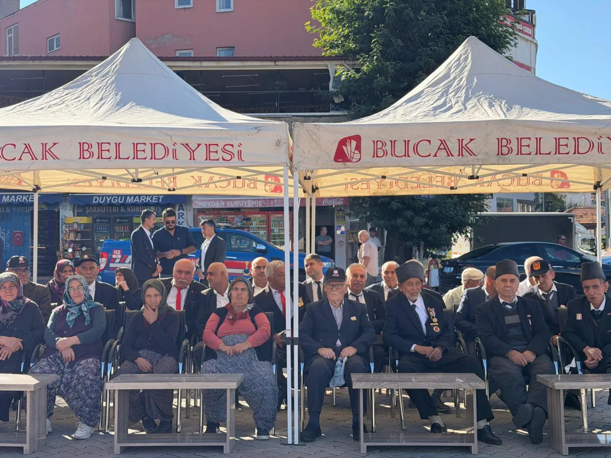 Bucak’ta Gaziler Günü’nde Atatürk Anıtı’na çelenk sunuldu